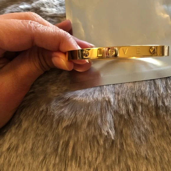Women’s Love ❤️ bracelet - Picture 2 of 4